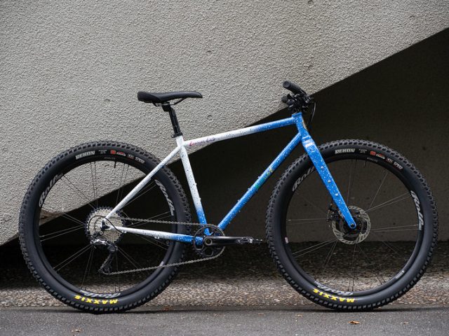 *CRUST BIKES* evasion lite frame ブルーラグ CRUST BIKES* evasion lite frame (blue & white splatter fade