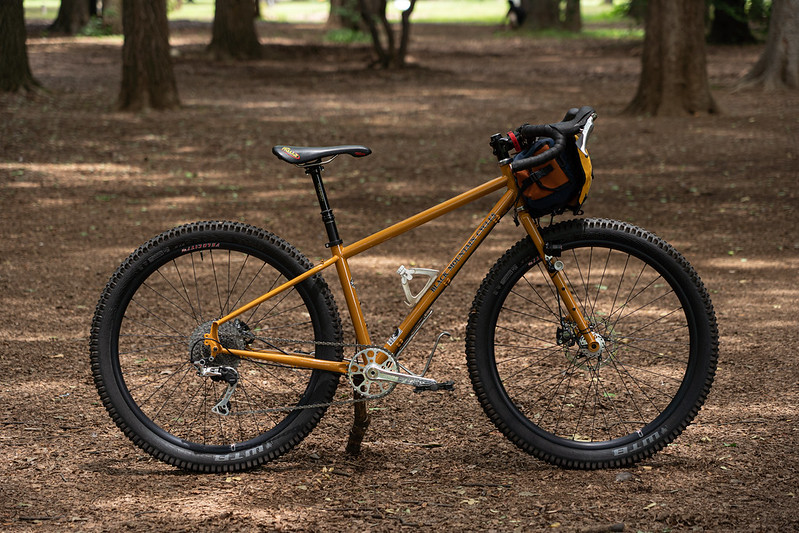 Clint's *BLACK MOUNTAIN CYCLES* la cabra / BUILT BY BLUE LUG