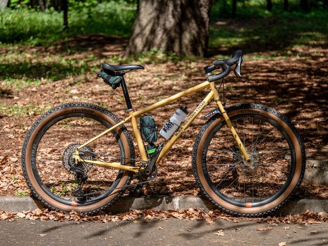 BLACK MOUNTAIN CYCLES - BLUE LUG