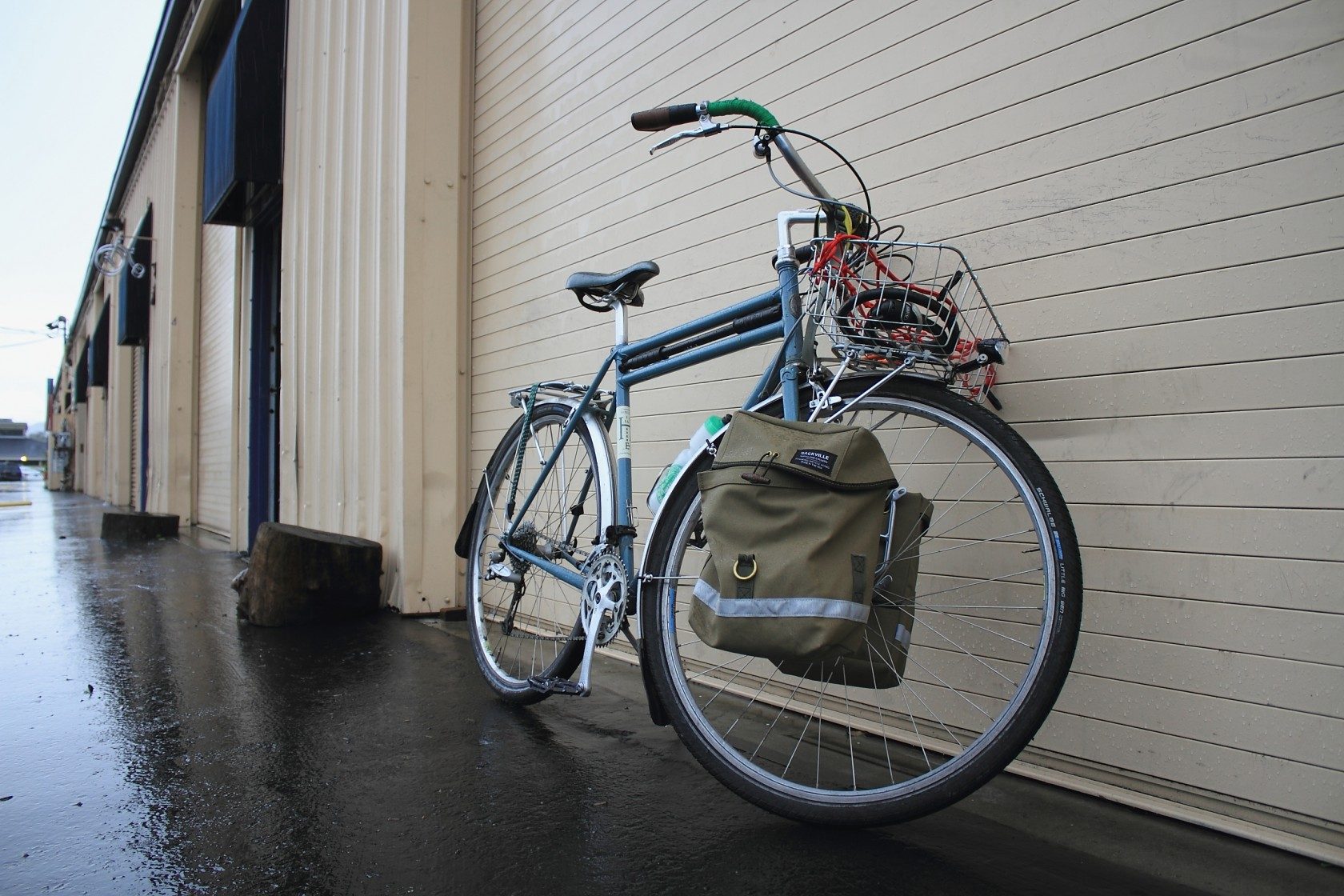 Inside of RIVENDELL - BLUE LUG BLOG | 自転車店 ブルーラグ スタッフ