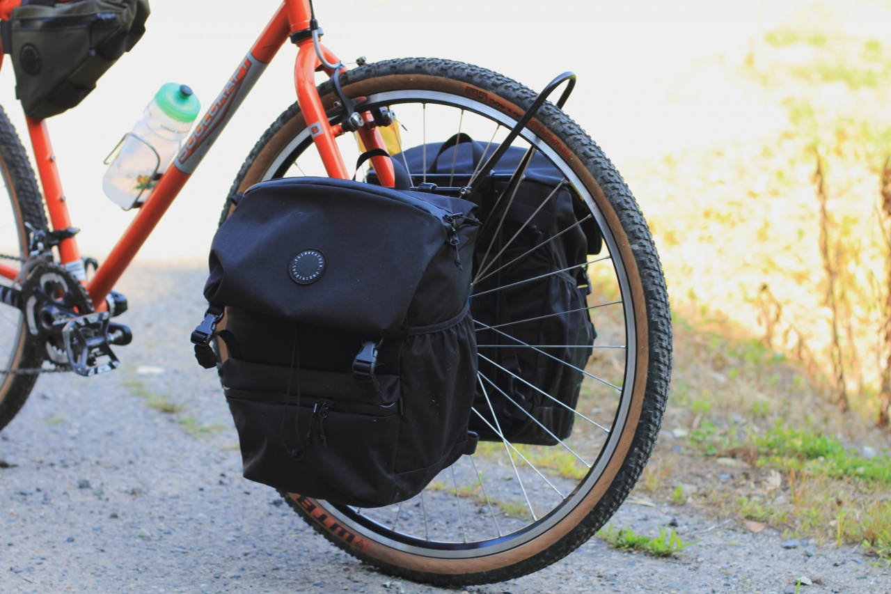 FAIRWEATHER* flaptop pannier (black) - BLUE LUG ONLINE STORE