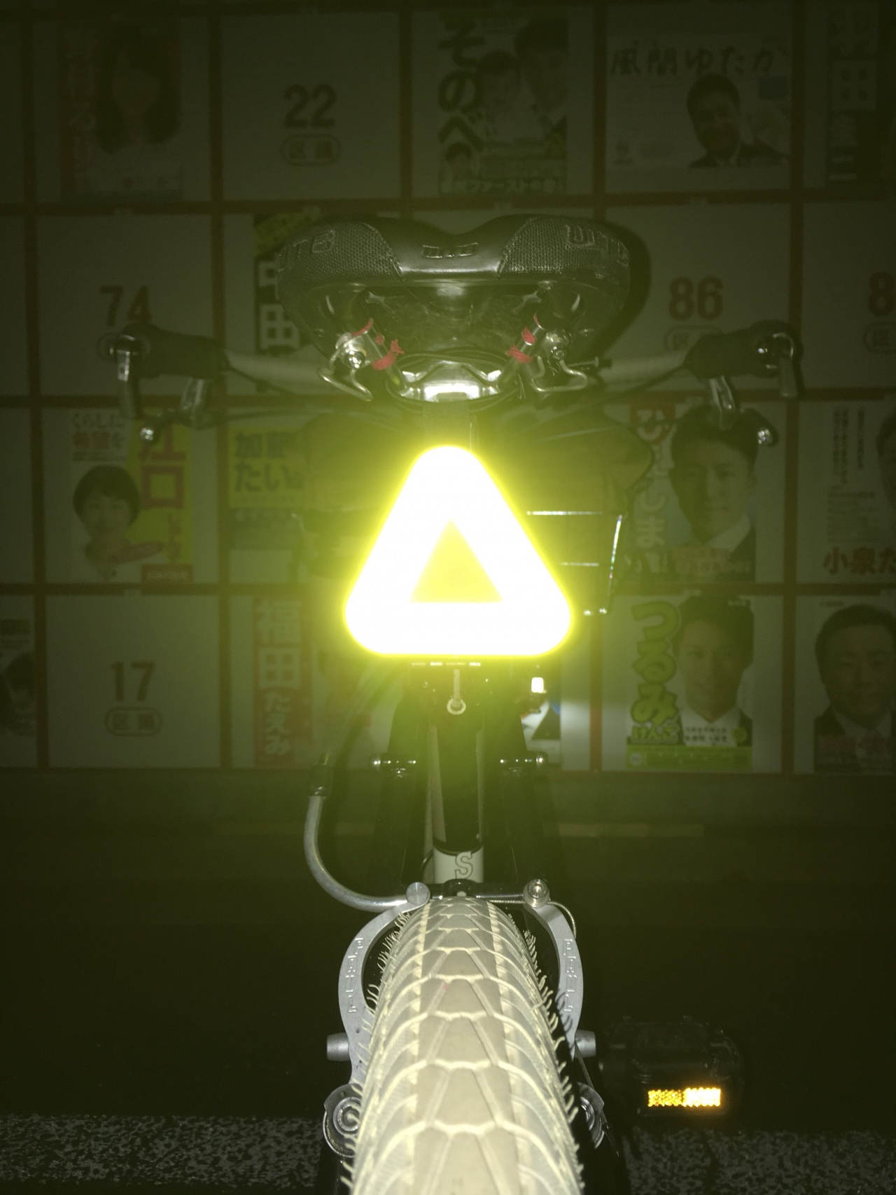 小物 MIN-NANO BLUE LUG MN Reflector Dover Blue Lug Reflective Mini Triangle - RANDOM Assorted Colours