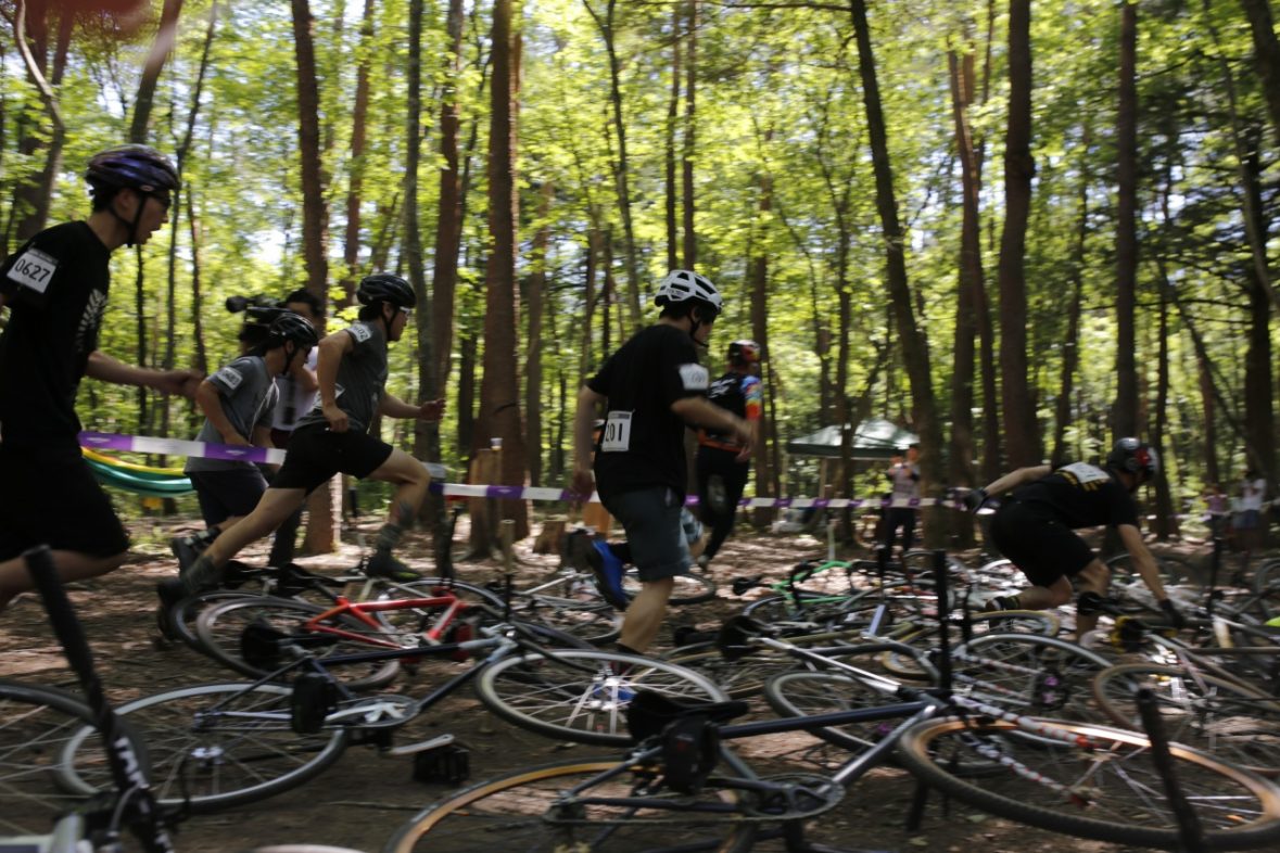 シクロ　前に席がある自転車　三輪車　貴重　希少　レア Amazon.co.jp: GLOBBER 三輪車 キックバイク エクスプローラー