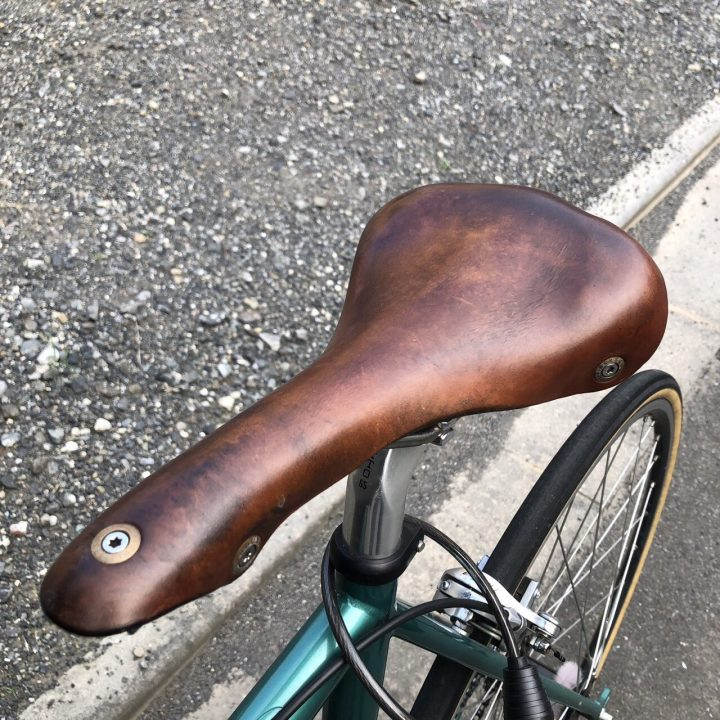 BERTHOUD* soulor leather saddle (brown) - BLUE LUG ONLINE STORE