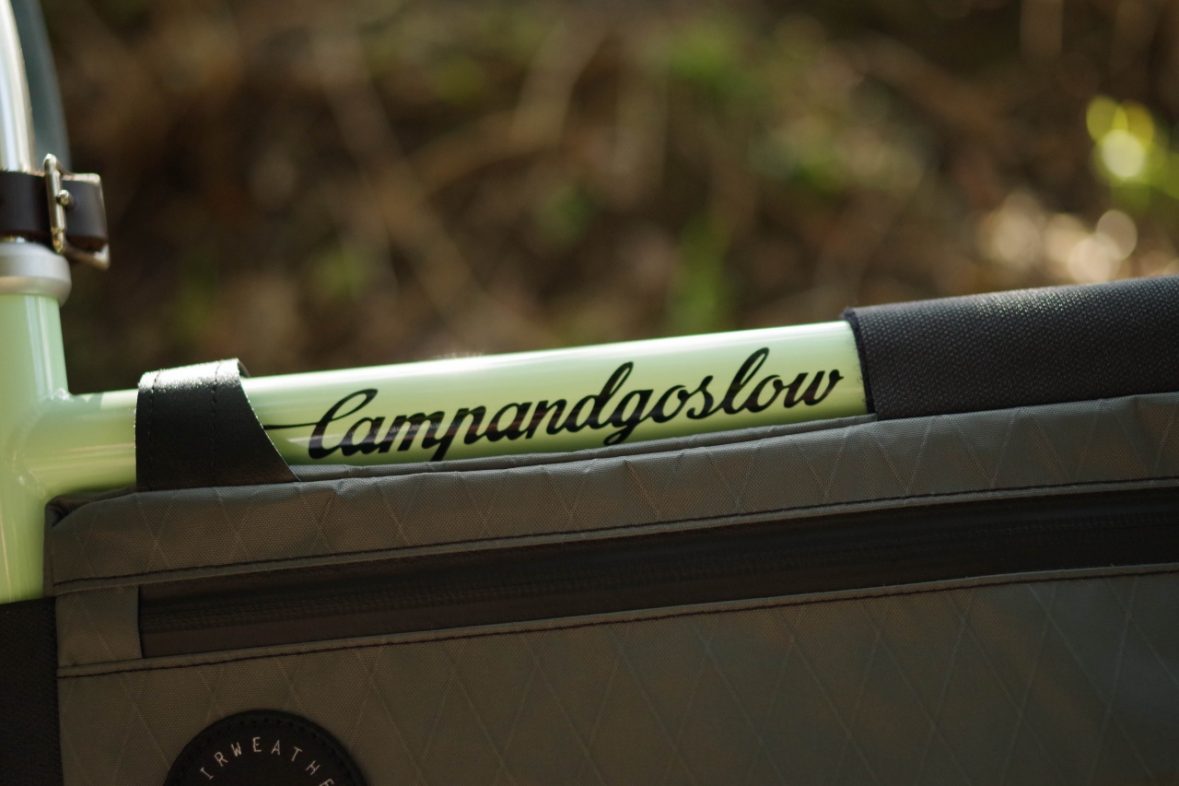 Camp And Go Slow バーテープ Bluelug Surly CAMP AND GO SLOW* eastern rattler bar tape (black) - BLUE