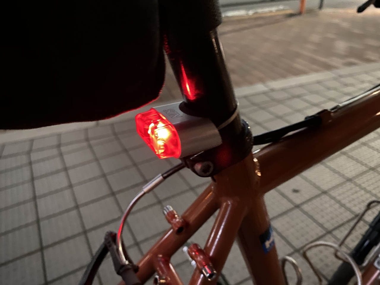 新しい 自転車 フロントライト SON NABENDYNAMO Edelux 2