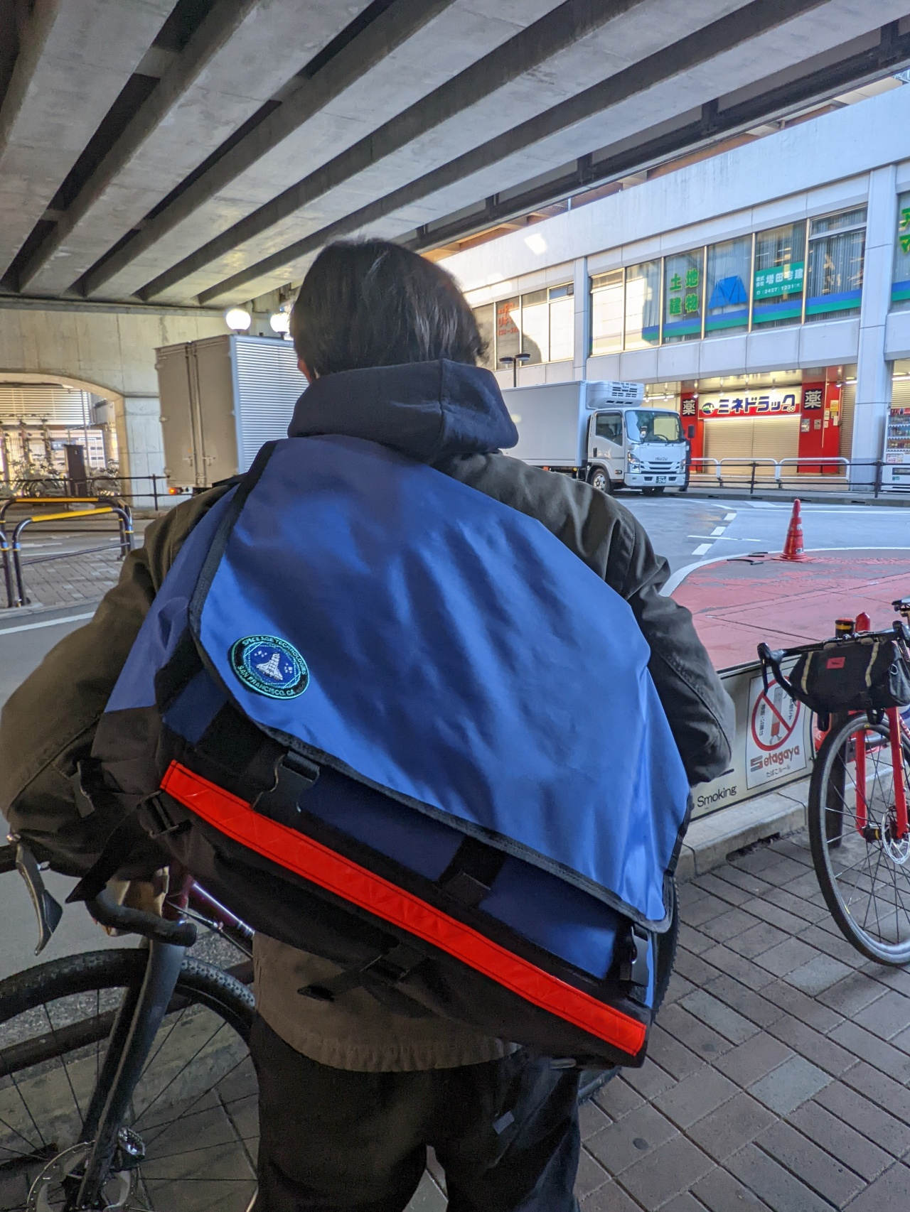 BLUE LUG* the messenger bag (purple/orange reflector) - BLUE LUG ...