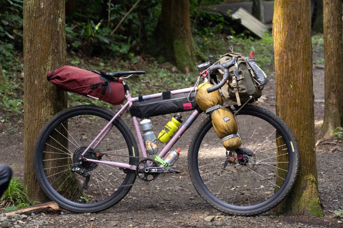 ローリー バイクパッキング キャンプ バイク、写真をご覧