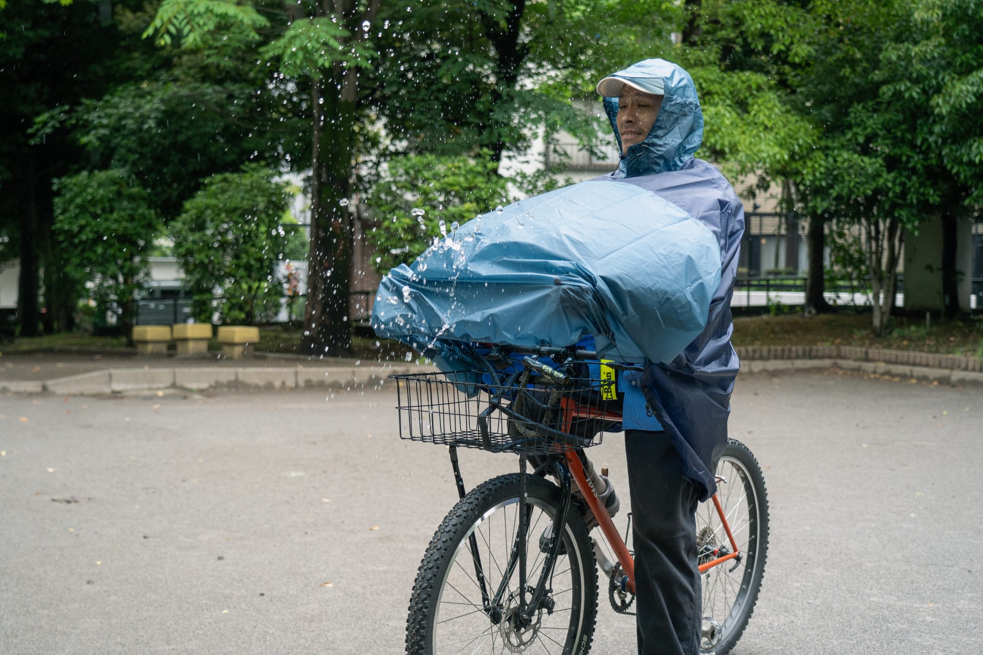 雨とmont bellがやってきた。 - BLUE LUG BLOG | 自転車店