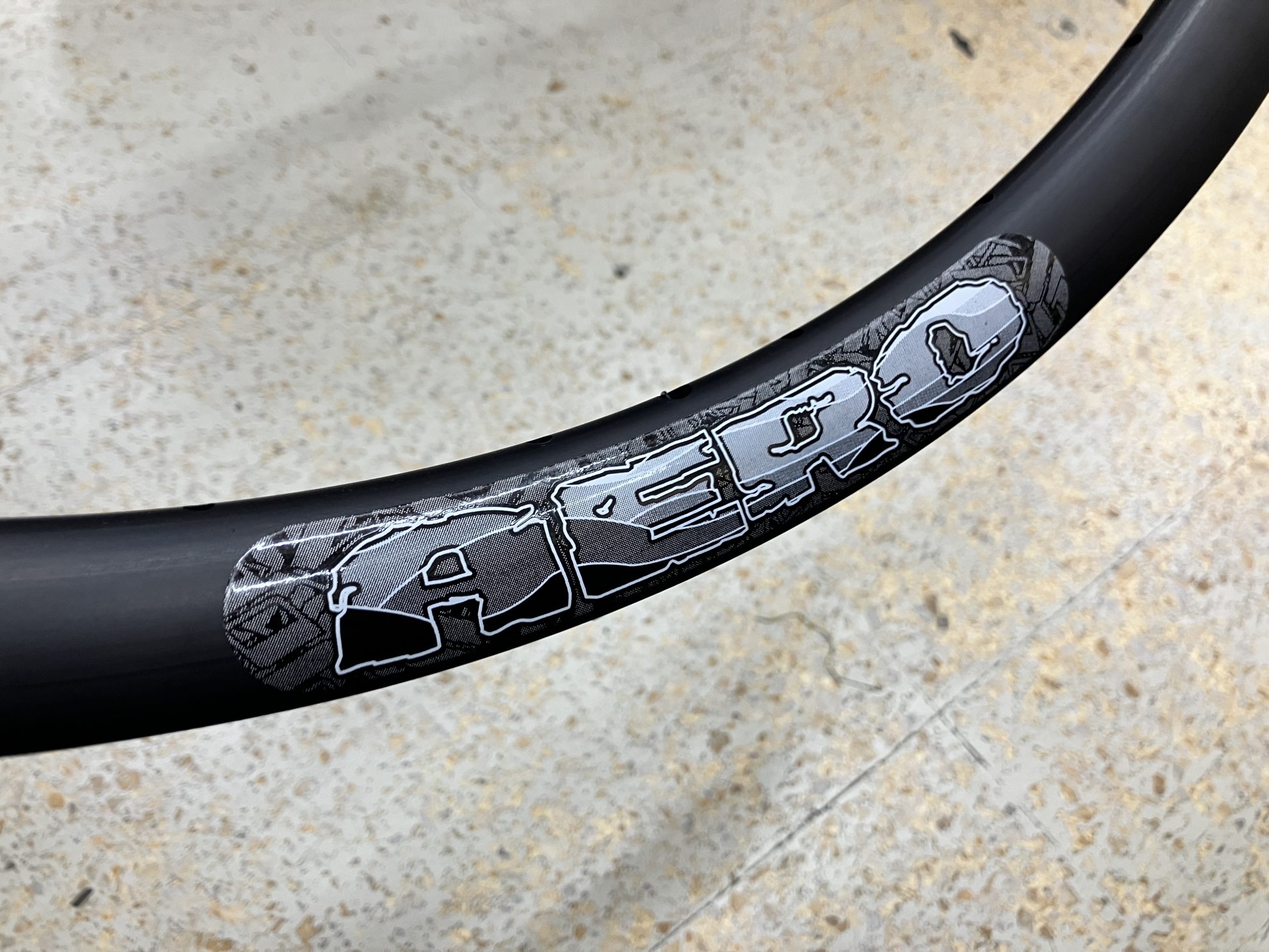 VELOCITY 完組ホイール シルバー　フリーコグ付き　ブルーラグ VELOCITY 完組ホイール シルバー フリーコグ付き ブルーラグ