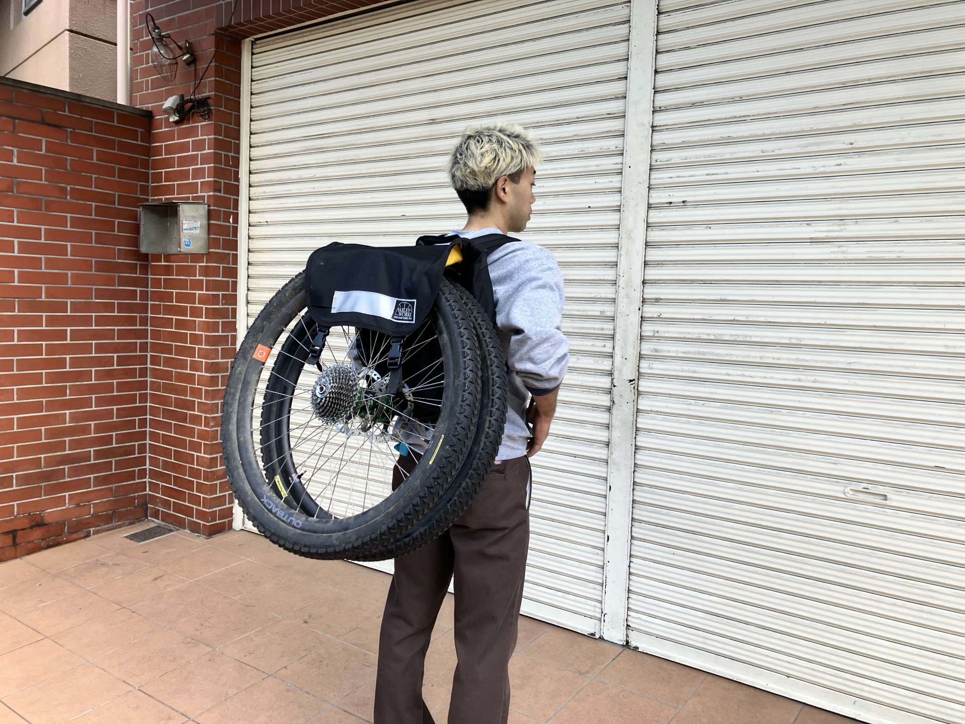 Nomad ⇨ Roadrunner - BLUE LUG STAFF REVIEW | 自転車店