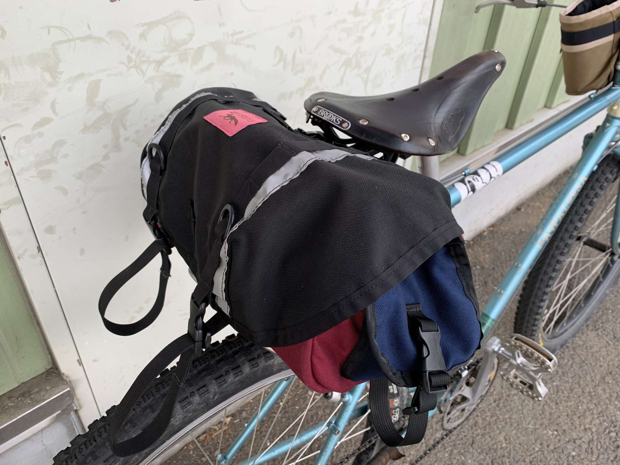 SWIFT INDUSTRIEIS zeitgeist&キャラダイスバッグマン SWIFT INDUSTRIEIS zeitgeist&キャラダイスバッグマン SWIFT