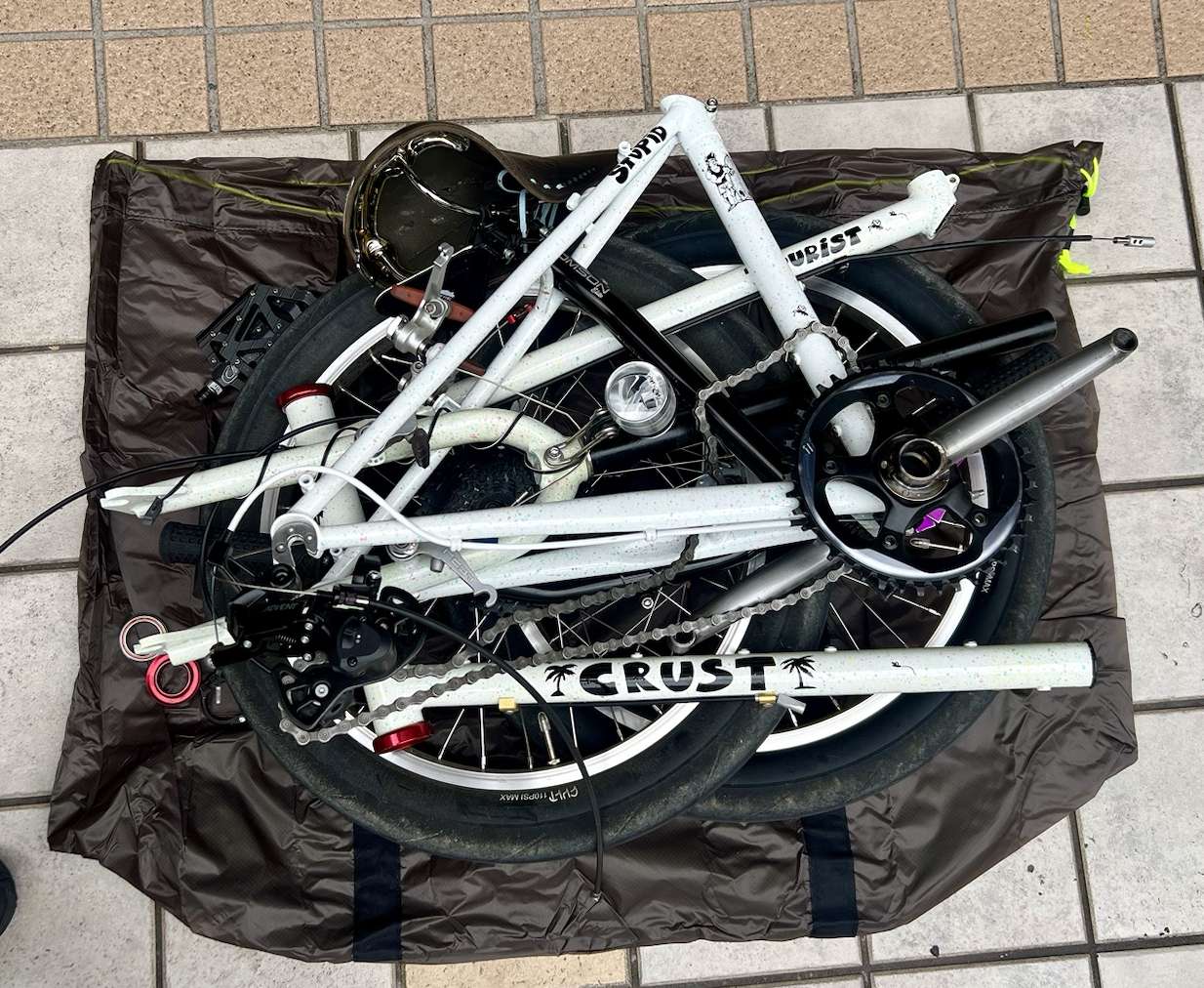 STUPID TOURISTとSWIFT CAMPOUT - BLUE LUG BLOG | 自転車店