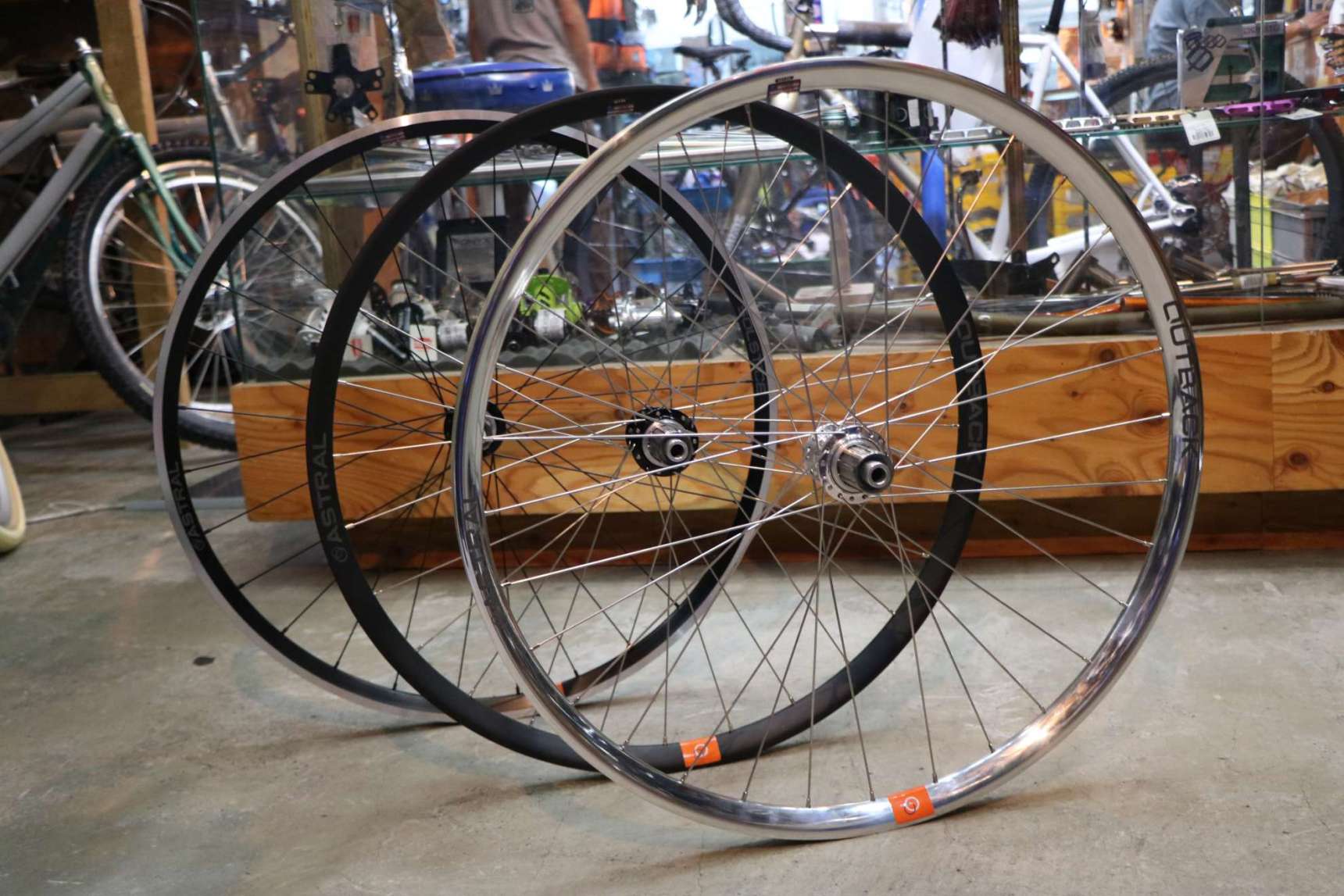 ASTRAL CYCLING PHILWOOD ホイール ブルーラグ サーリー Astral Cyclingのホイール - BLUE LUG BLOG | 自転車店 ブルーラグ