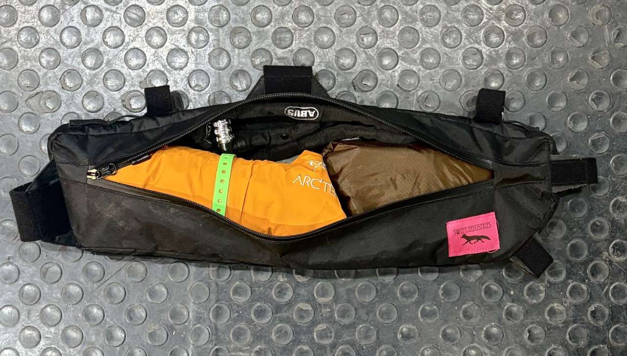 SWIFT INDUSTRIES* hold fast frame bag (ecopak/redwood) - BLUE LUG