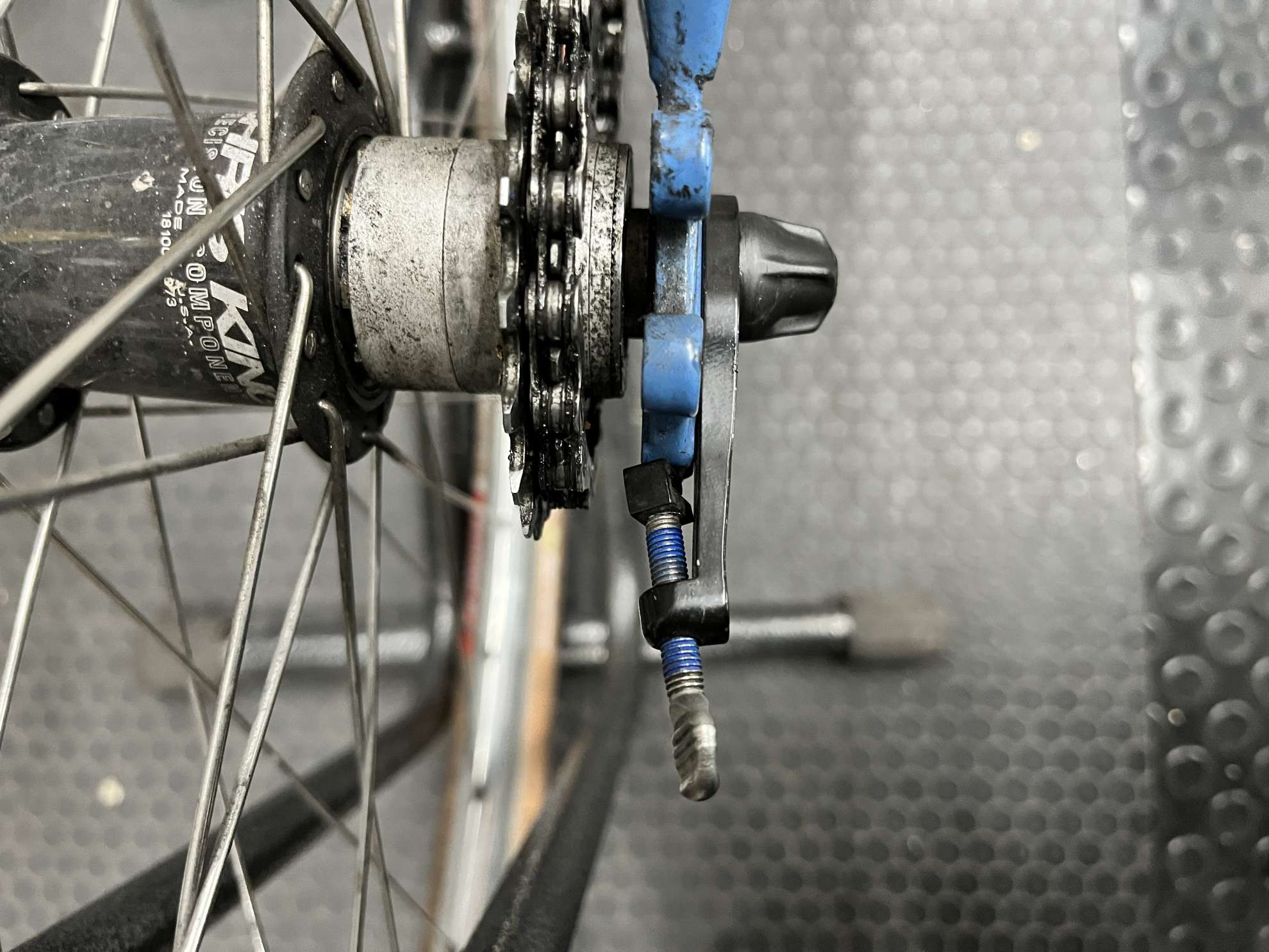 サーリー チェーンテンショナー ピスト シングルギア ブルーラグ クロスチェック 右曲がりの失敗談 - BLUE LUG STAFF REVIEW | 自転車店 ブルーラグ