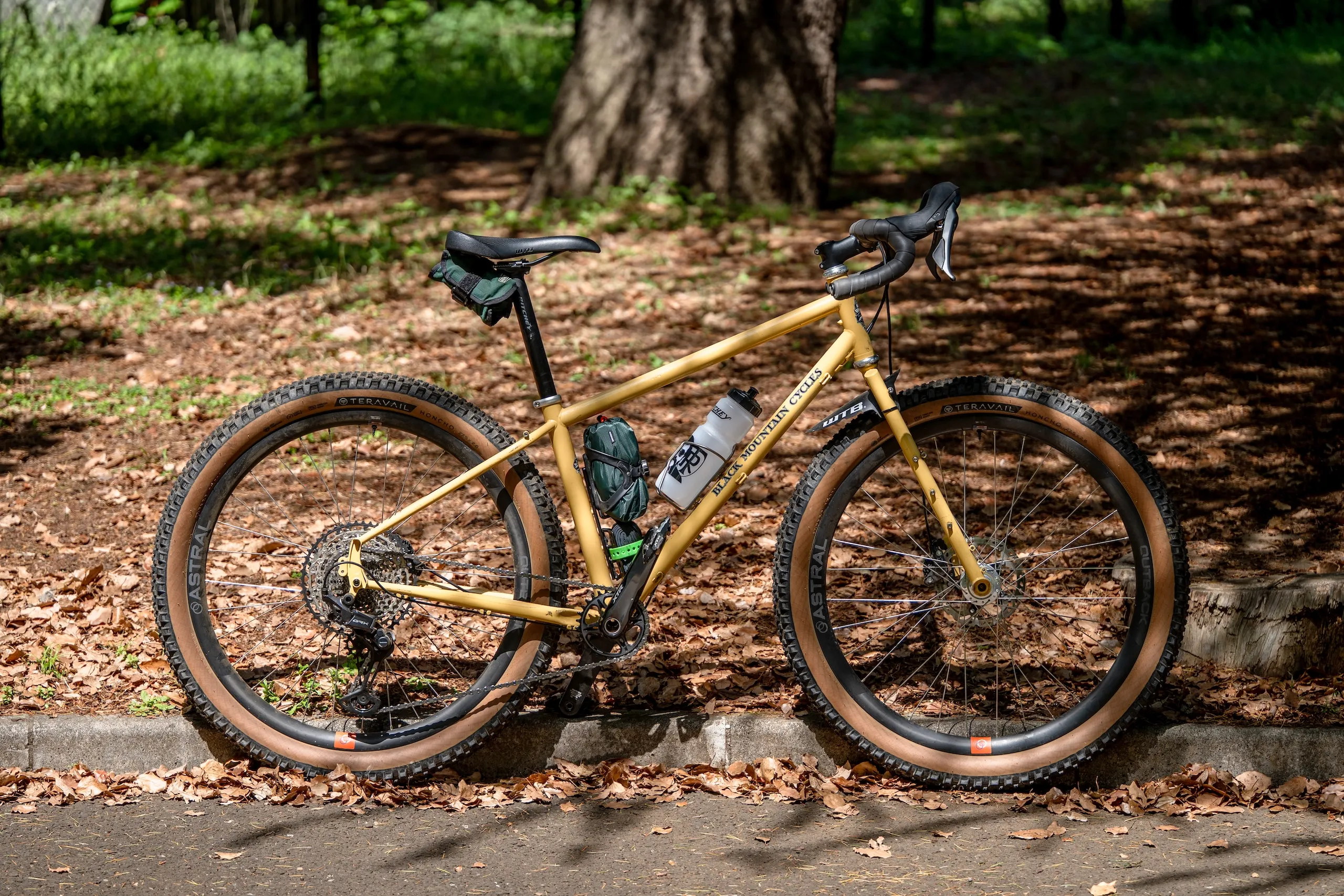 BLACK MOUNTAIN CYCLES - BLUE LUG