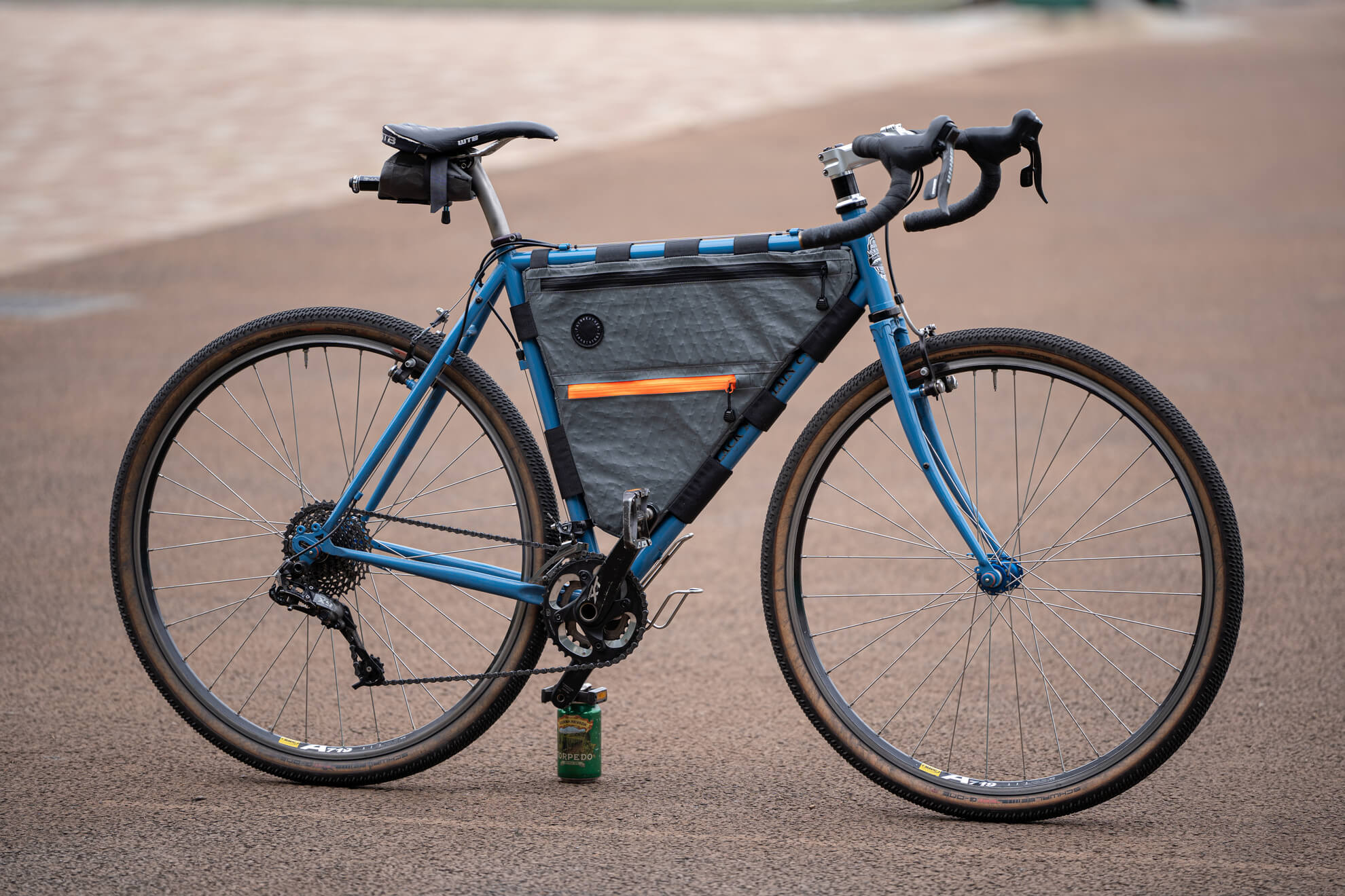 シクロクロスバイク ブラック・ブルー