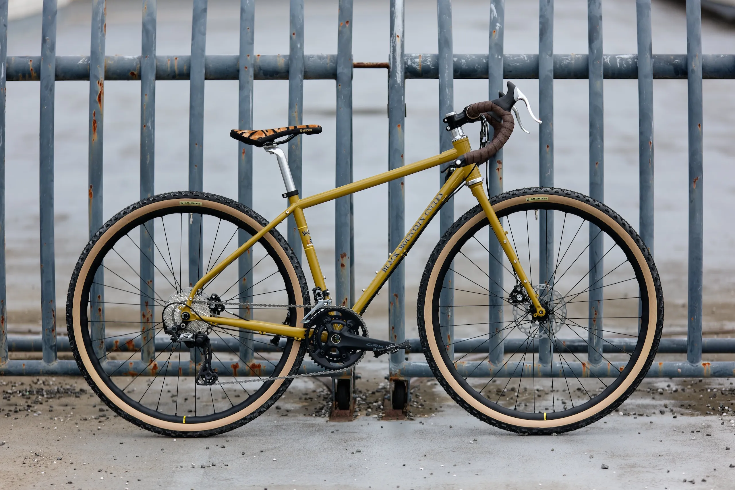 BLACK MOUNTAIN CYCLES - BLUE LUG