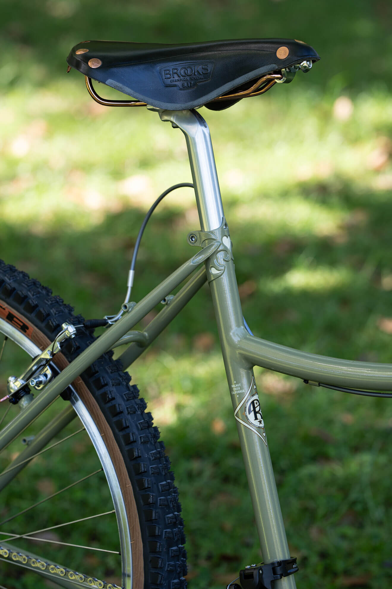 RIVENDELL BICYCLE WORKS Susie w. longbolts/Wolbis Slugstone - BLUE LUG