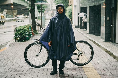 PACKABLE RAIN PONCHO